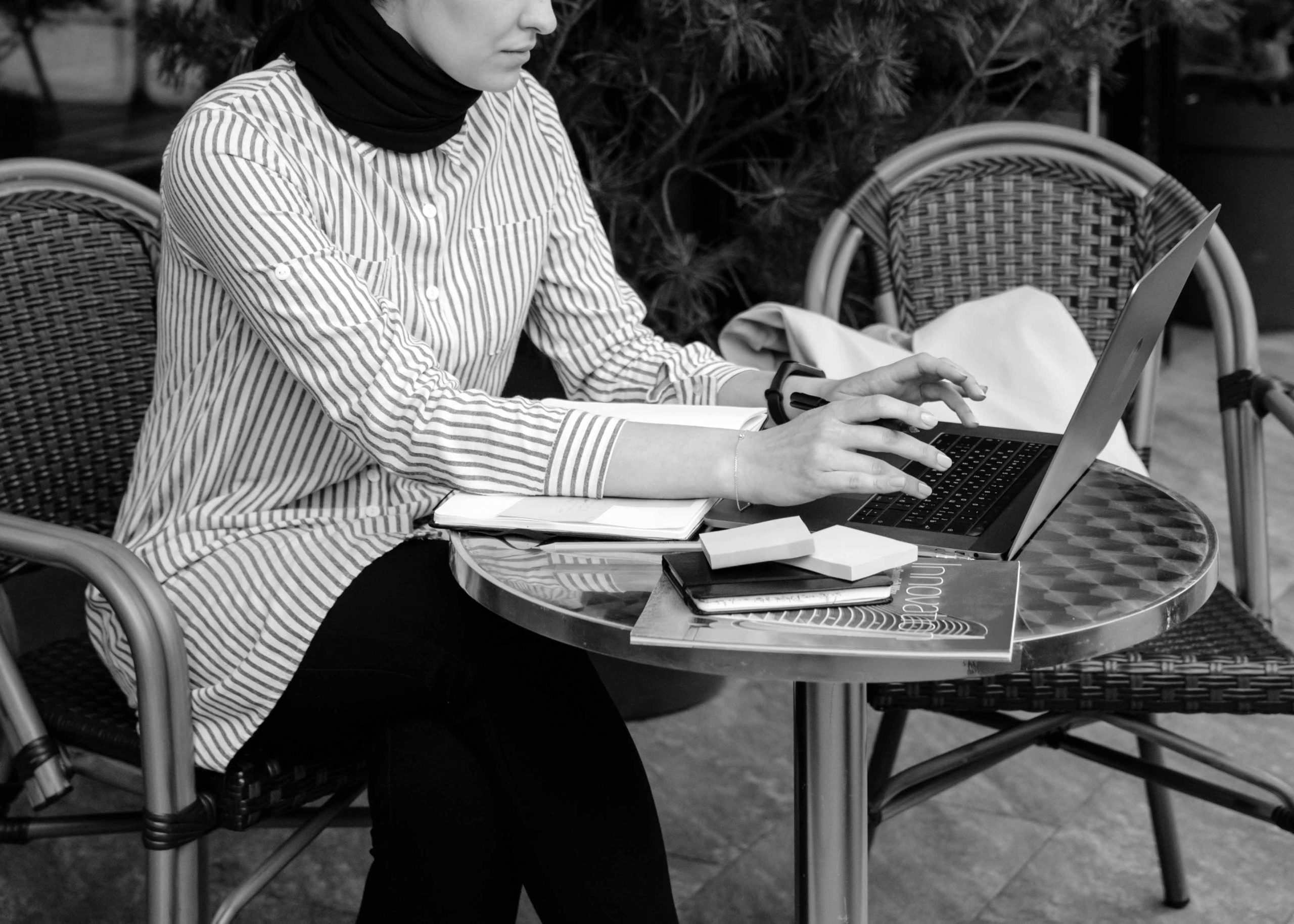 A business woman from the countries of gulf working on her business remotely from a café